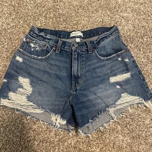 Abercrombie Curve Love The Boyfriend Short Mid Rise size 29